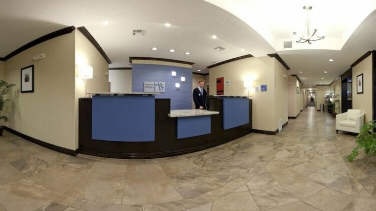 Holiday Inn Express Hotel & Suites Albuquerque Airport - Photo3