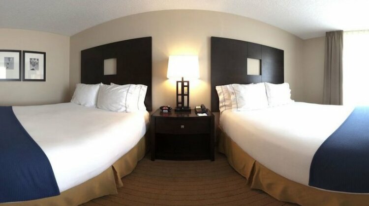 Holiday Inn Express Hotel & Suites Albuquerque Airport - Photo4