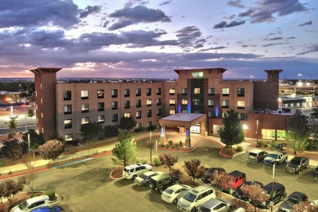 Holiday Inn Express Hotel & Suites Albuquerque Historic Old Town - Photo2