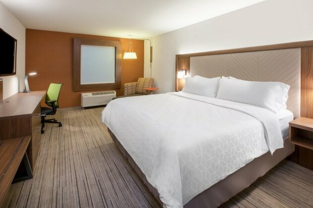 Holiday Inn Express Hotel & Suites Albuquerque Midtown - Photo5