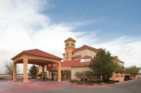 La Quinta Inn & Suites Albuquerque West - Photo2
