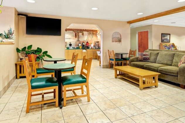 Microtel Inn & Suites by Wyndham Albuquerque West - Photo3