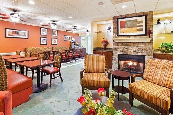 Holiday Inn Express Hotel & Suites Alcoa Knoxville Airport - Photo5