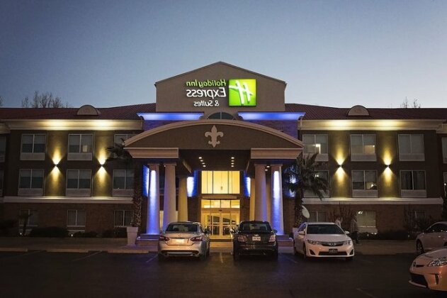 Holiday Inn Express & Suites Alexandria - Photo2