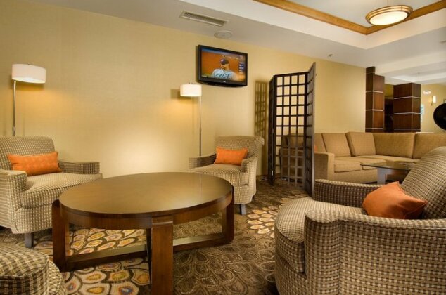 Holiday Inn Express & Suites Alexandria - Fort Belvoir - Photo2