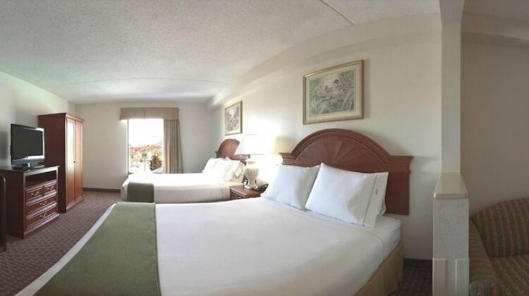 Holiday Inn Express & Suites Allentown Cen - Dorneyville - Photo4