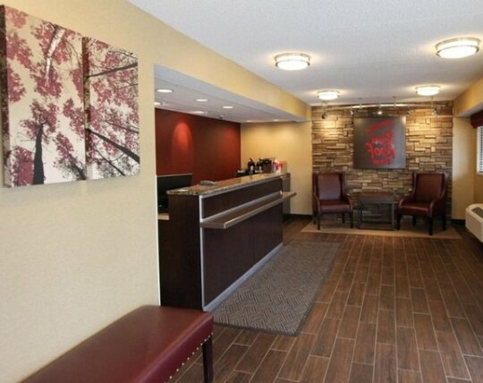 Red Roof Inn Allentown Airport - Photo3