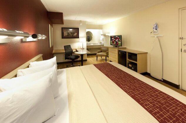 Red Roof Inn Allentown Airport - Photo4