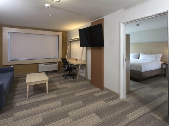 Holiday Inn Express & Suites Alpena - Downtown - Photo3