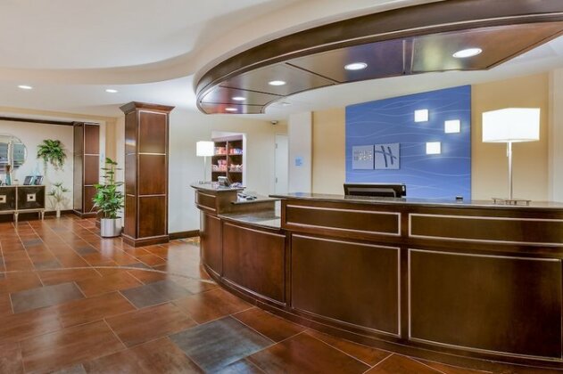 Holiday Inn Express and Suites Alpine - Photo3