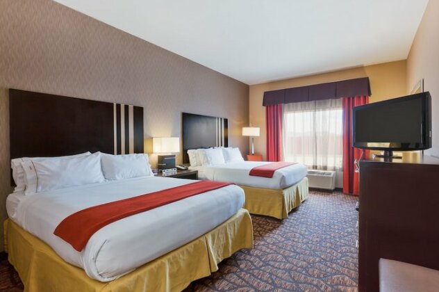 Holiday Inn Express and Suites Alpine - Photo5