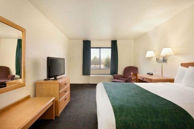 Travelodge by Wyndham Alpine - Photo4