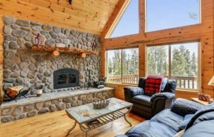 Mountain Memories Easy access and close to national parks ATV Snowmobi