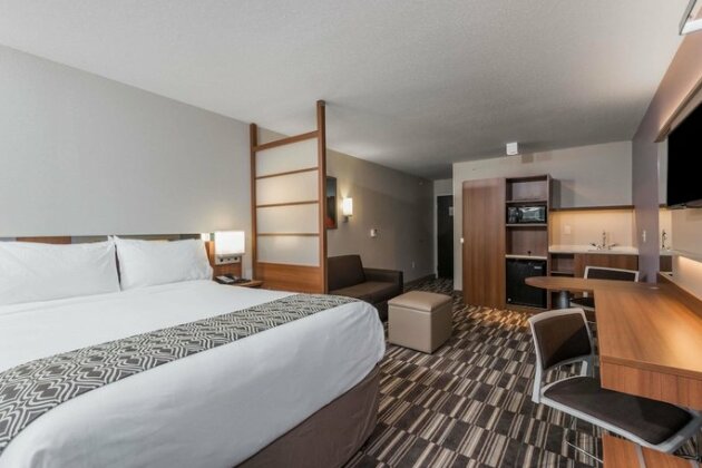 Microtel Inn & Suites by Wyndham Altoona - Photo4