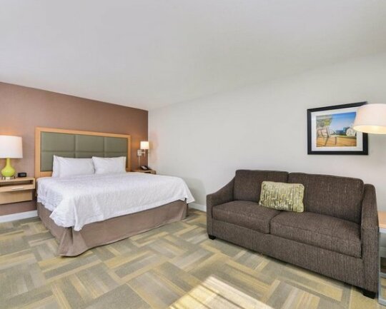 Hampton Inn and Suites Altoona-Des Moines by Hilton - Photo2