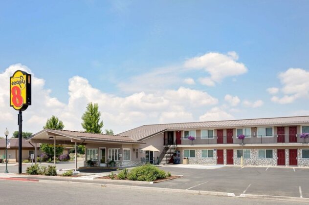 Super 8 by Wyndham Alturas - Photo2