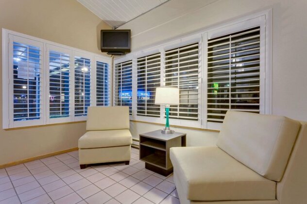 Super 8 by Wyndham Alturas - Photo3