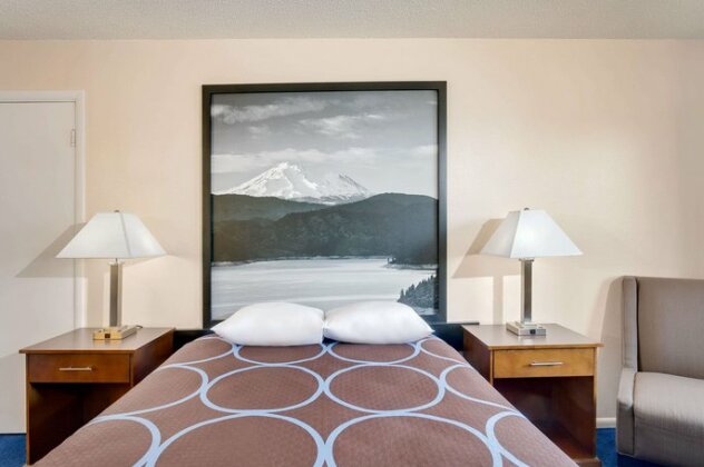 Super 8 by Wyndham Alturas - Photo4
