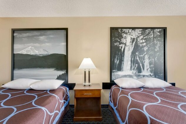 Super 8 by Wyndham Alturas - Photo5
