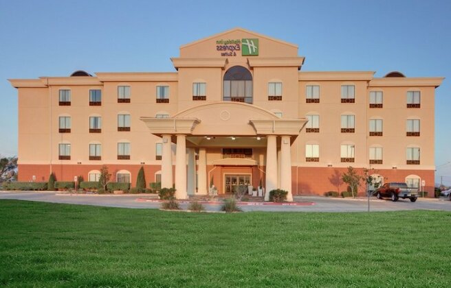 Holiday Inn Express Hotel and Suites Altus - Photo2