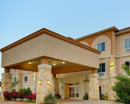 Comfort Inn & Suites Alvarado - Photo3