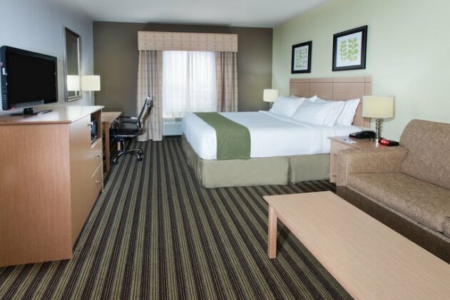 Holiday Inn Express Hotel & Suites Alvarado - Photo4