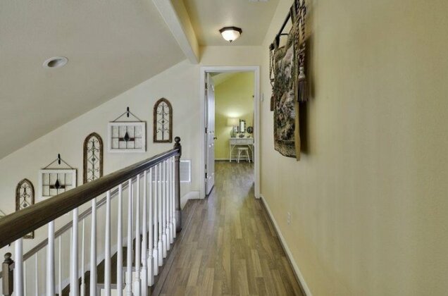 Bishop's Beach Home - Photo3