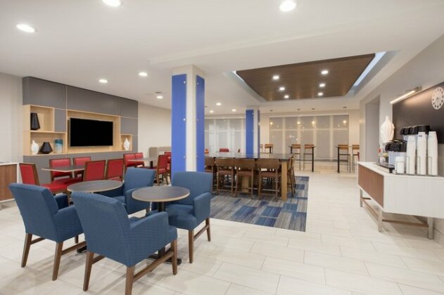 Holiday Inn Express Hotel & Suites Amarillo - Photo3