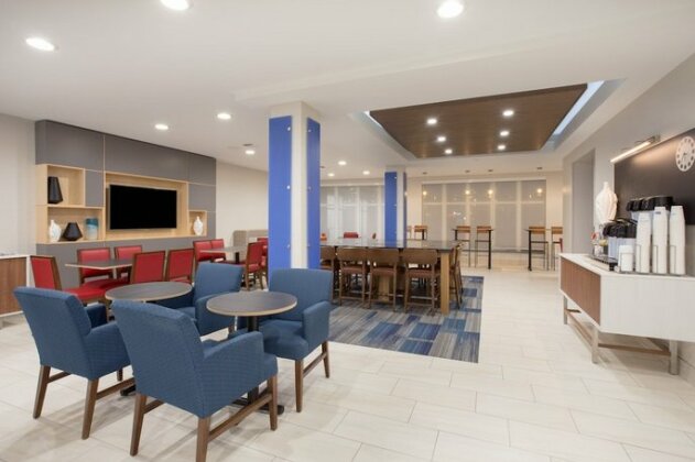 Holiday Inn Express Hotel & Suites Amarillo - Photo3