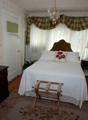 Hilltop House Bed & Breakfast - Photo5
