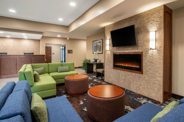 Comfort Inn & Suites ISU - Photo4
