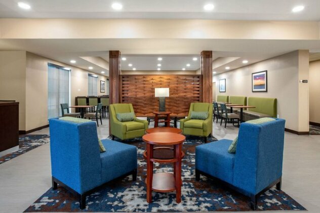 Comfort Inn & Suites ISU - Photo5