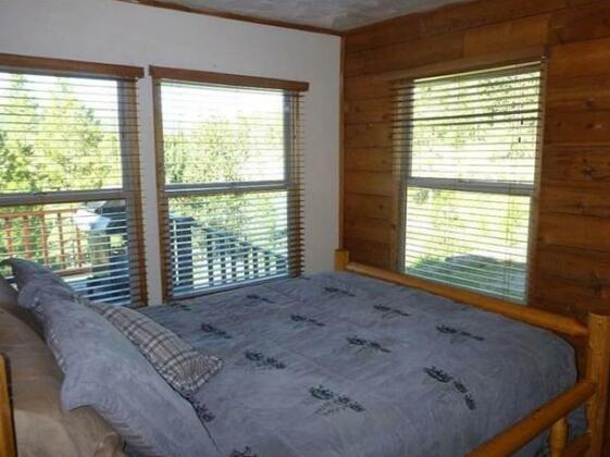 Whispering Pines Guest Cabin - Photo4