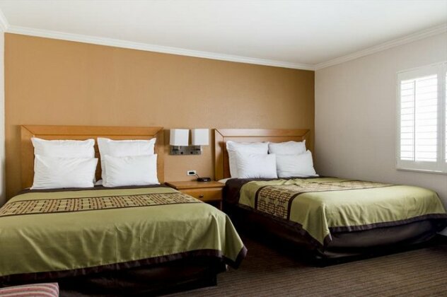 Anaheim Islander Inn & Suites - Photo3