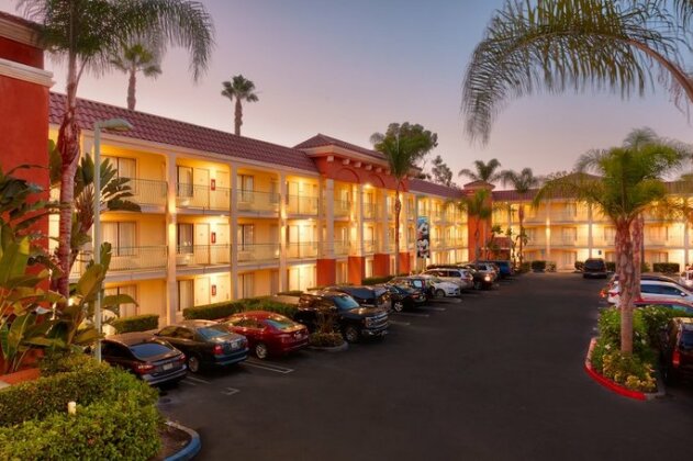 Cortona Inn and Suites Anaheim Resort - Photo5