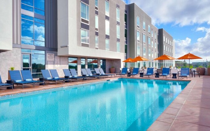Hampton Inn & Suites Anaheim Resort Convention Center - Photo2