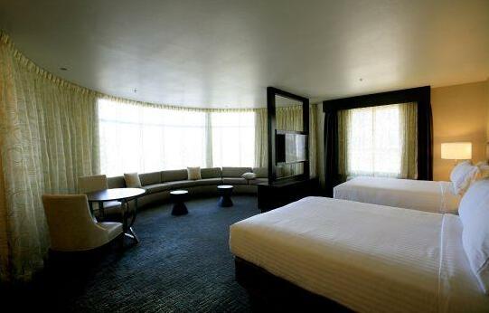 Holiday Inn Express & Suites Anaheim Resort Area - Photo4