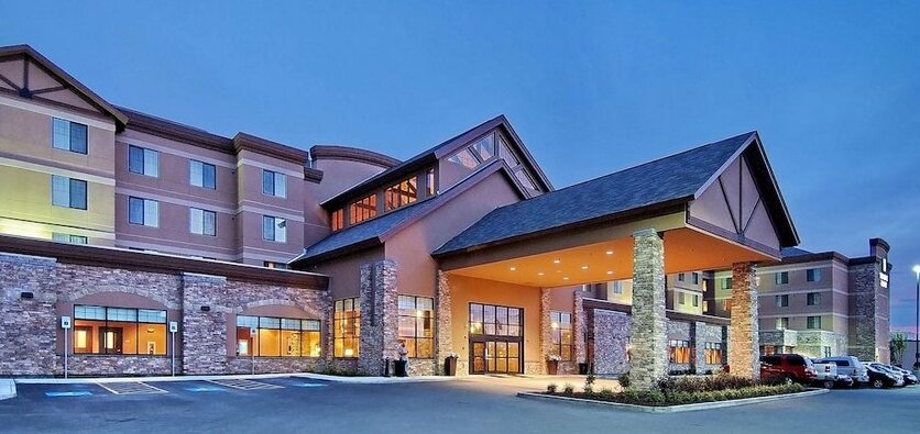 Embassy Suites Anchorage - Photo2