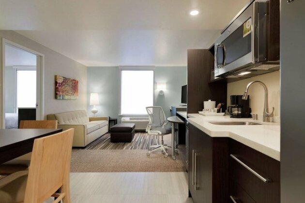 Home2 Suites by Hilton Anchorage/Midtown - Photo2