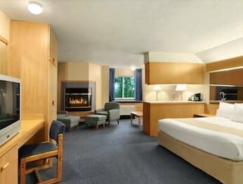 Microtel Inn & Suites by Wyndham Anchorage Airport - Photo4