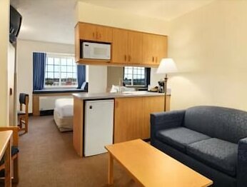 Microtel Inn & Suites by Wyndham Anchorage Airport - Photo5