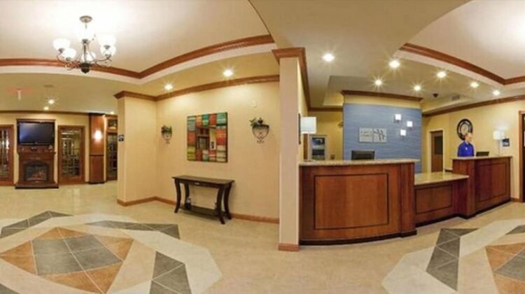 Holiday Inn Express Hotel & Suites Anderson - Photo4