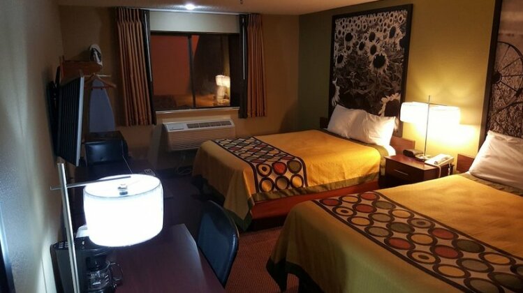 Super 8 by Wyndham Ankeny Des Moines Area - Photo4