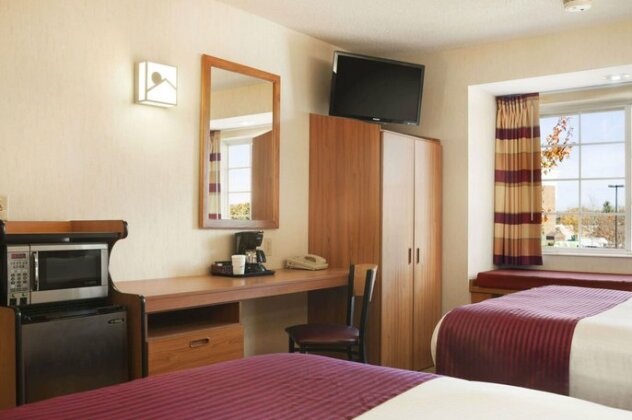 Microtel Inn & Suites by Wyndham Ann Arbor - Photo4