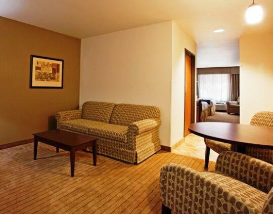 Holiday Inn Express Hotel & Suites Antigo - Photo5