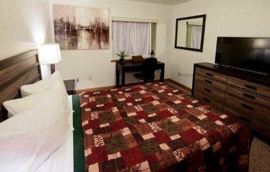 Draft Horse Inn and Suites - Photo4