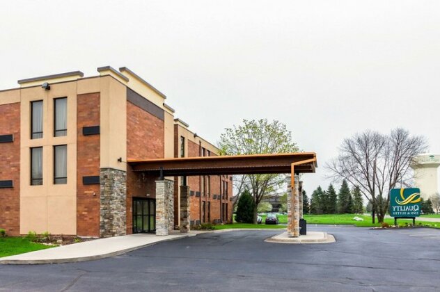 Quality Inn and Suites - Arden Hills - Photo3
