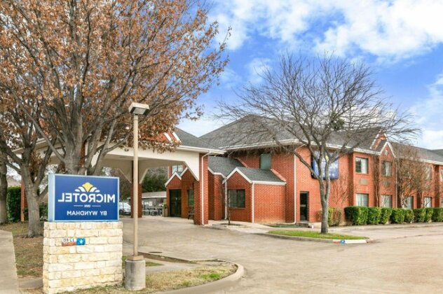 Microtel Inn & Suites by Wyndham Arlington/Dallas Area - Photo2