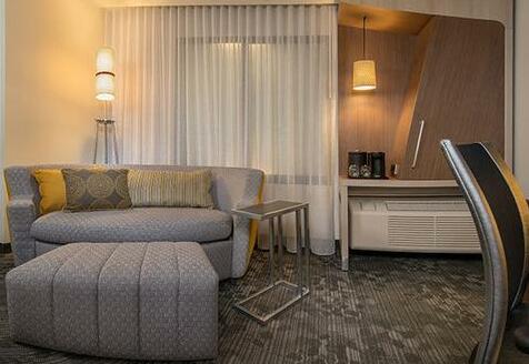 Courtyard by Marriott Asheville Airport - Photo5