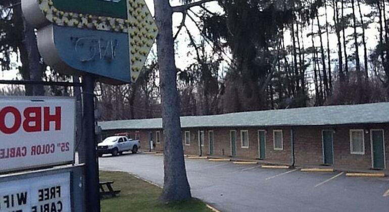 Whispering Pines Motel - Asheville